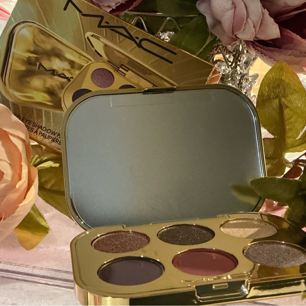 MAC Cosmetics Luxurious Eyeshadow Palette